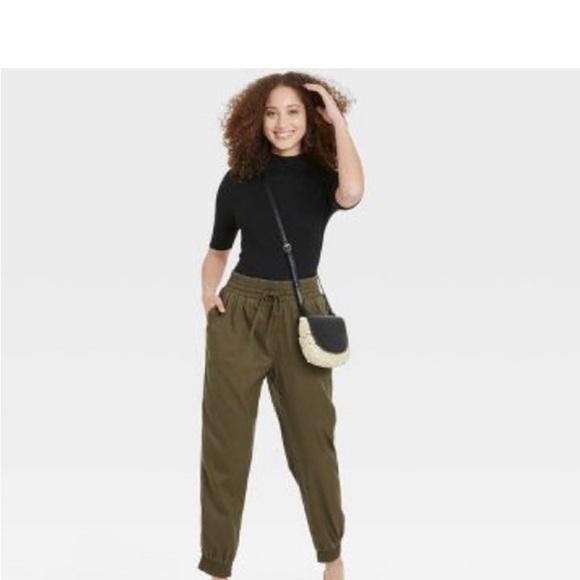 Women's High-Rise Woven Ankle
Jogger pant olive green new - Picture 3 of 5